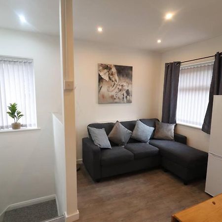 Cosy Two Bedroom First Floor Apartment Birmingham Exterior foto