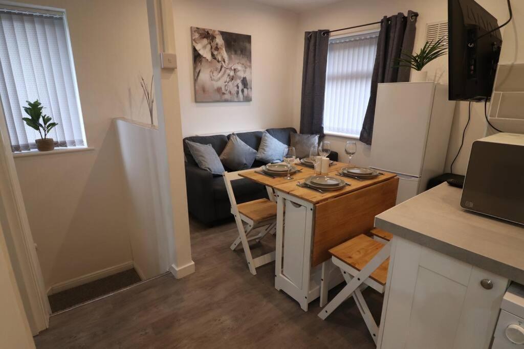 Cosy Two Bedroom First Floor Apartment Birmingham Exterior foto